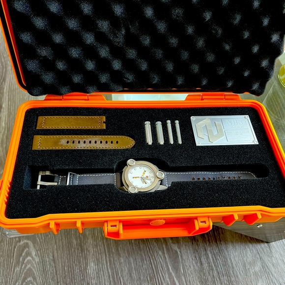 Delta T NBS Titanium automatic watch barely worn - Picture 1 of 3